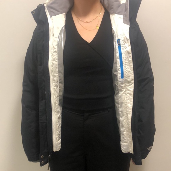 Women’s Columbia Ski Jacket - Picture 6 of 15